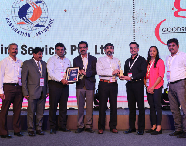 Team receiving NVOCC award 2018 at SECC
